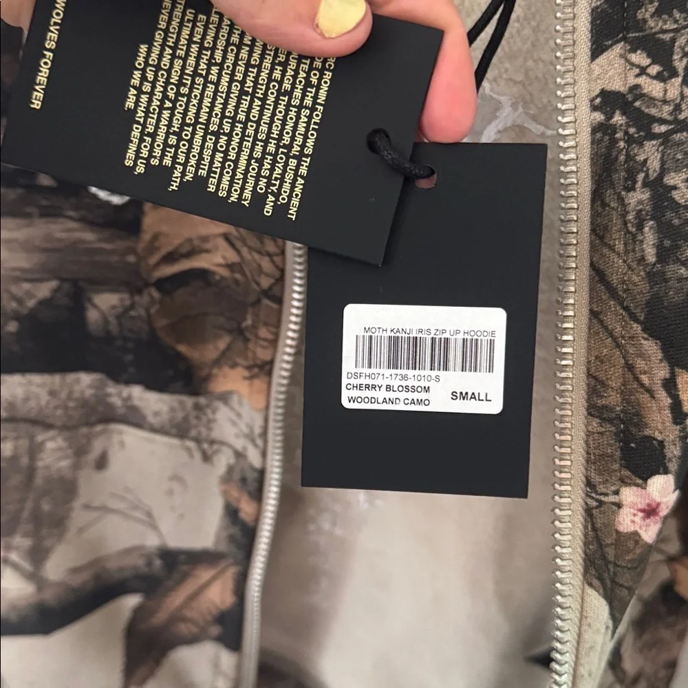 Darc Sport Moth Kanji Iris Cherry Blossom Woodland Camo Zip Up S NEW - Picture 5 of 7